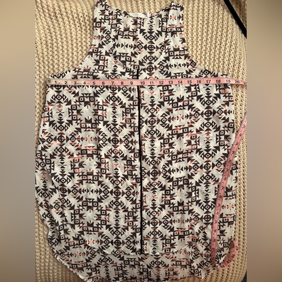 Lush High-Low Tunic - Picture 10 of 10